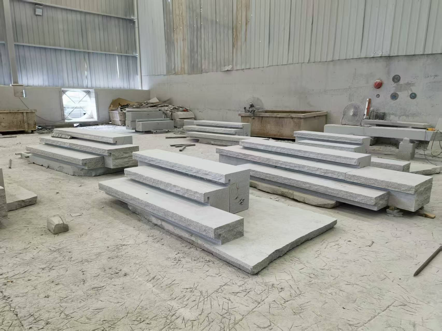 陕西 整石台阶（大面火烧+侧面自然面），出货前厂内拼装