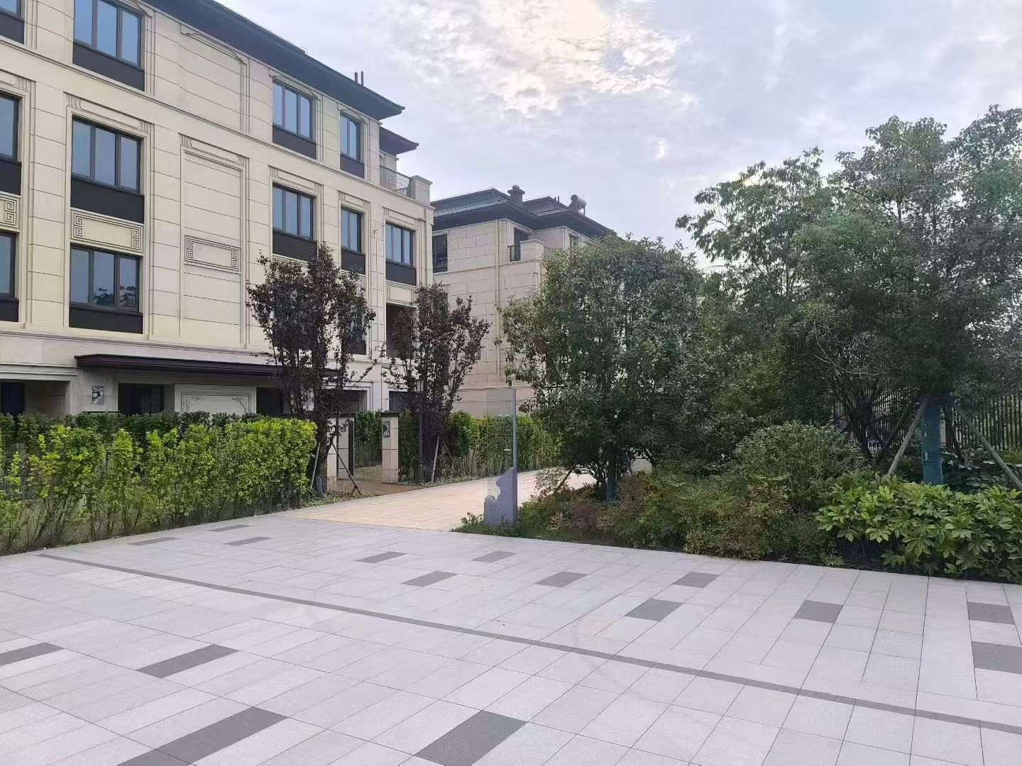 陕西 芝麻白与芝麻白搭配铺装，尺寸1200*600