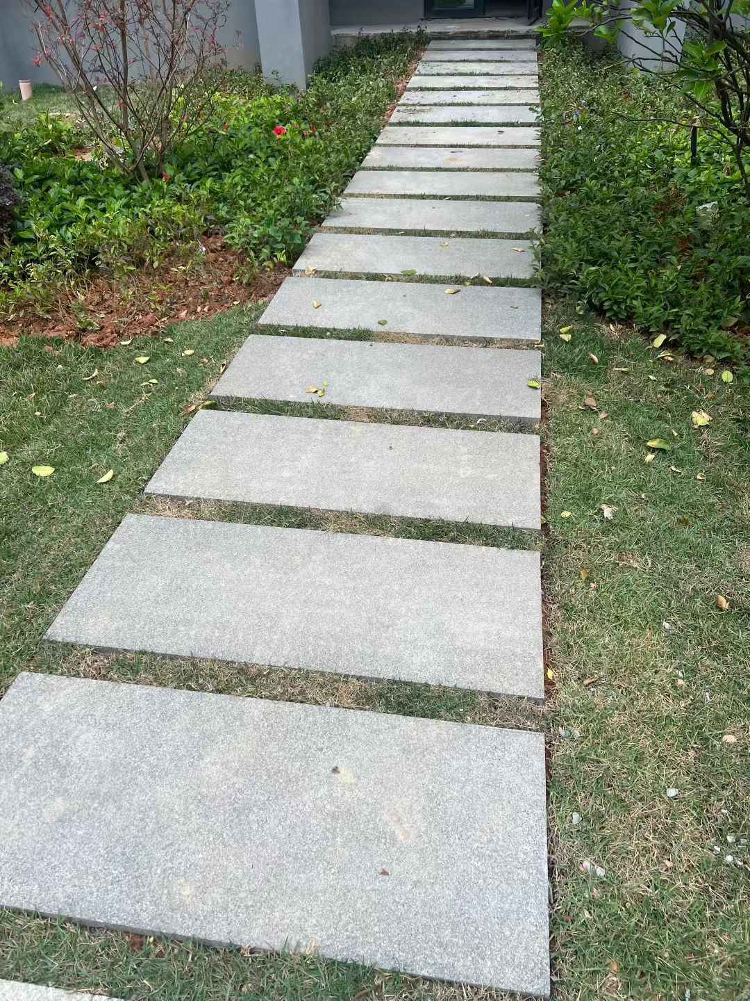 陕西 芝麻黑小区踏步、汀步石铺装效果