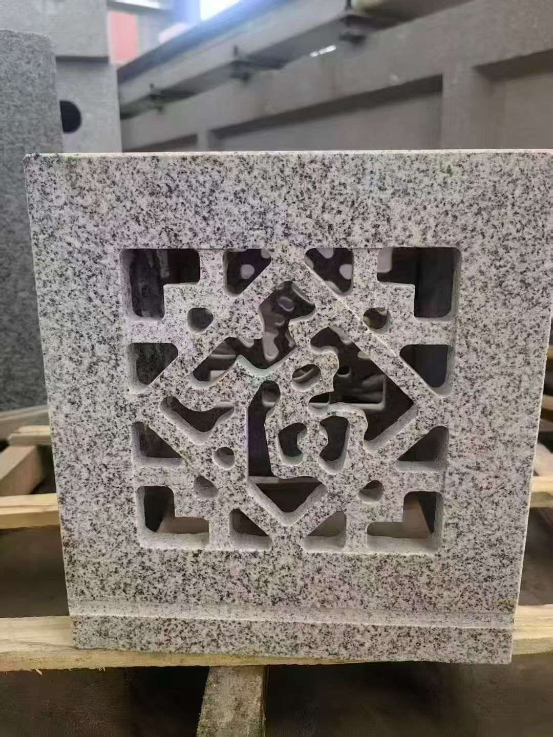 陕西 芝麻白花岗岩镂空雕花灯笼